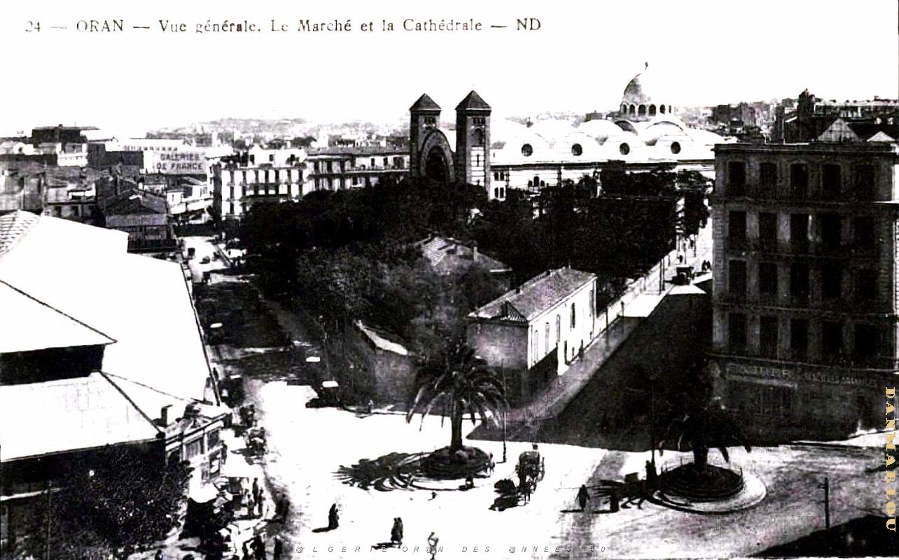 Oran - Cathedrale - Place Karguentah.jpg